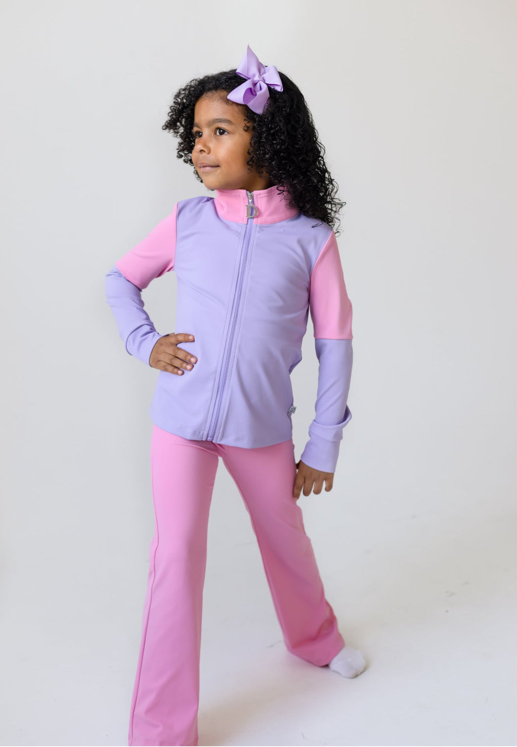D by Dolly Lilac Flare set the latest girls gym wear and active leisure range for young girls and teenagers, for sports and leisure, gym wear design for kids.