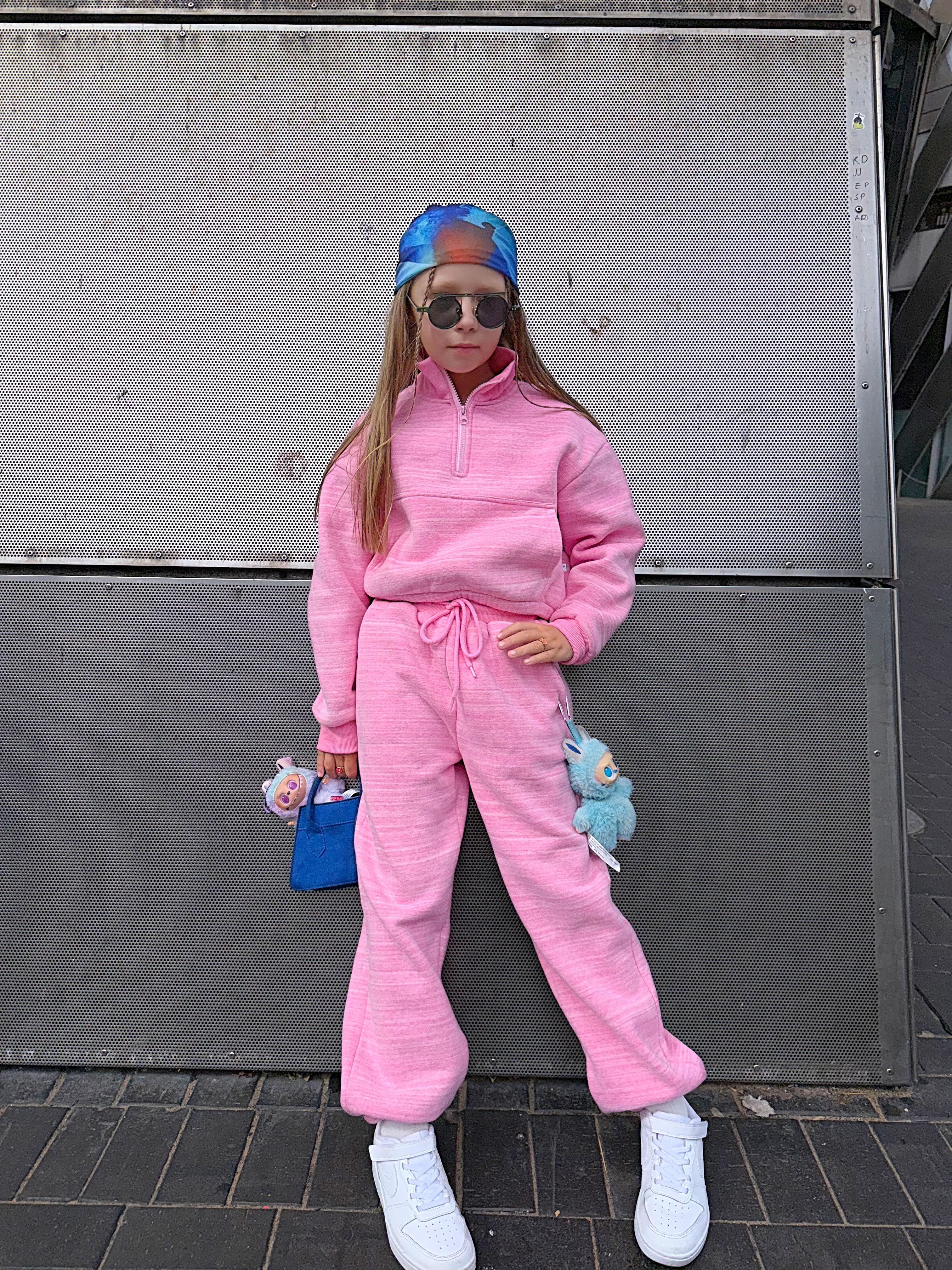 D by Dolly Pink Jogger set the latest girls gym wear and active leisure range for young girls and teenagers, for sports and leisure, gym wear design for kids.